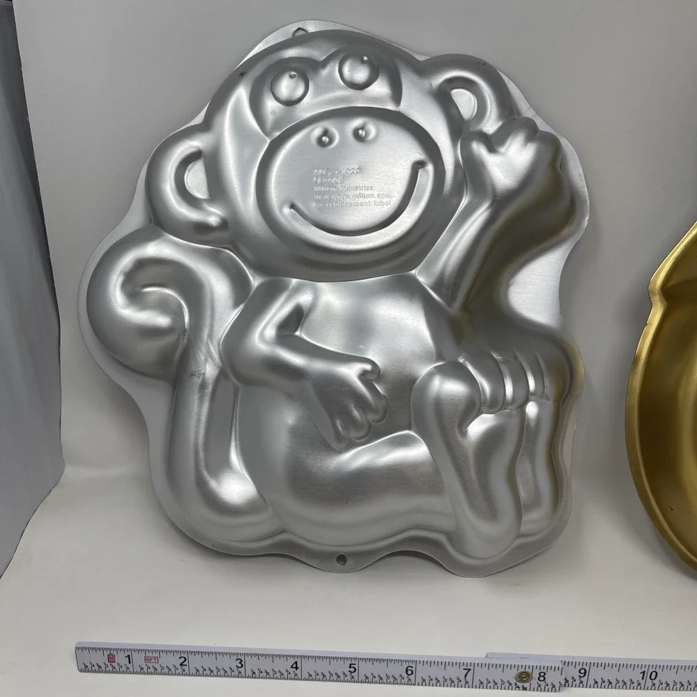 Lot Of 2 Wilton Cake Pans Monkey And Winnie The Pooh
